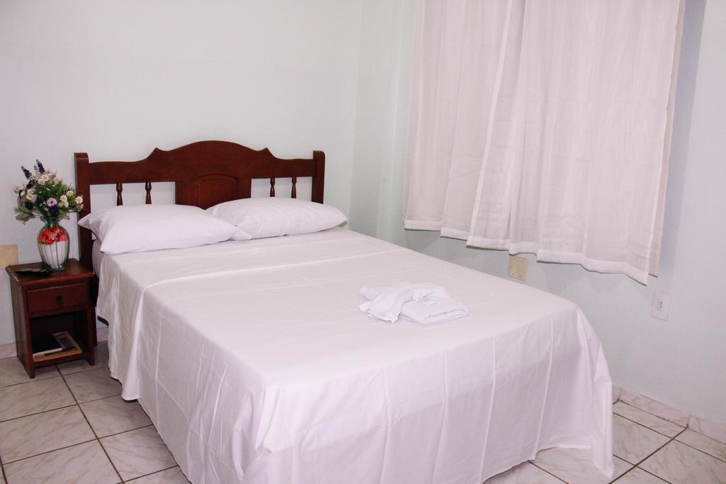 מנאוס Hotel Safari מראה חיצוני תמונה